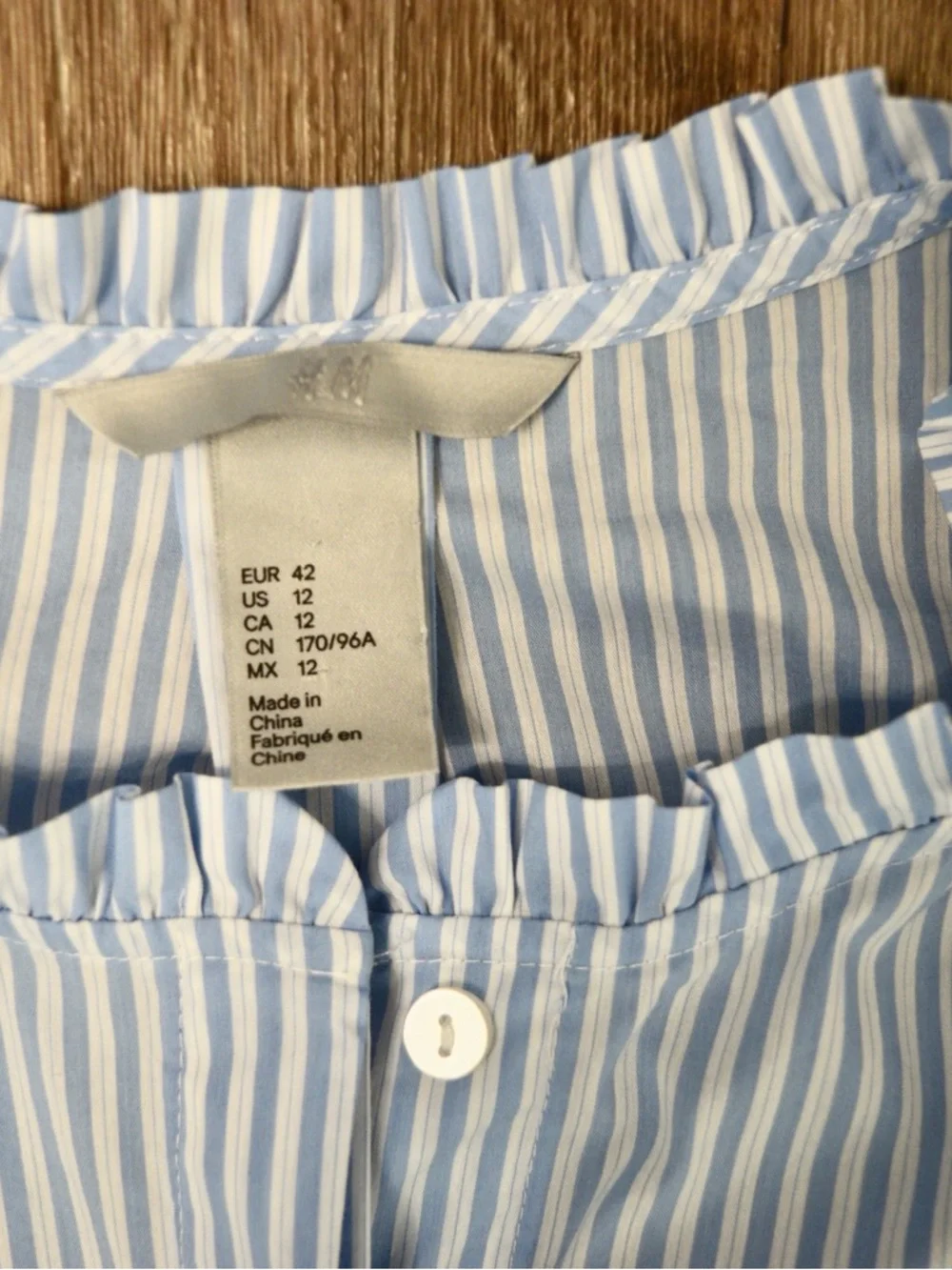 H&M Sleeveless Blouse Women’s Blue and White Striped Size 12 - Picture 5 of 15